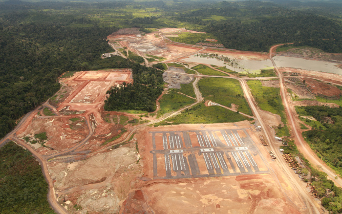 Vista aérea do canteiro de obras da hidrelétrica, 2012
