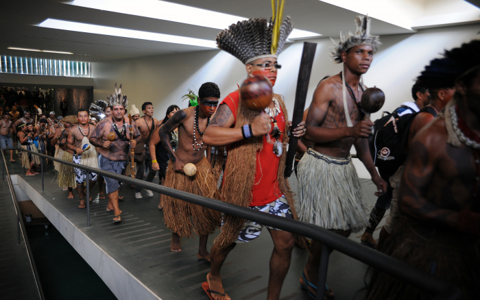 Mais de 300 indígenas de todo Brasil protestaram na Câmara.|Luis Macedo Agência Câmara