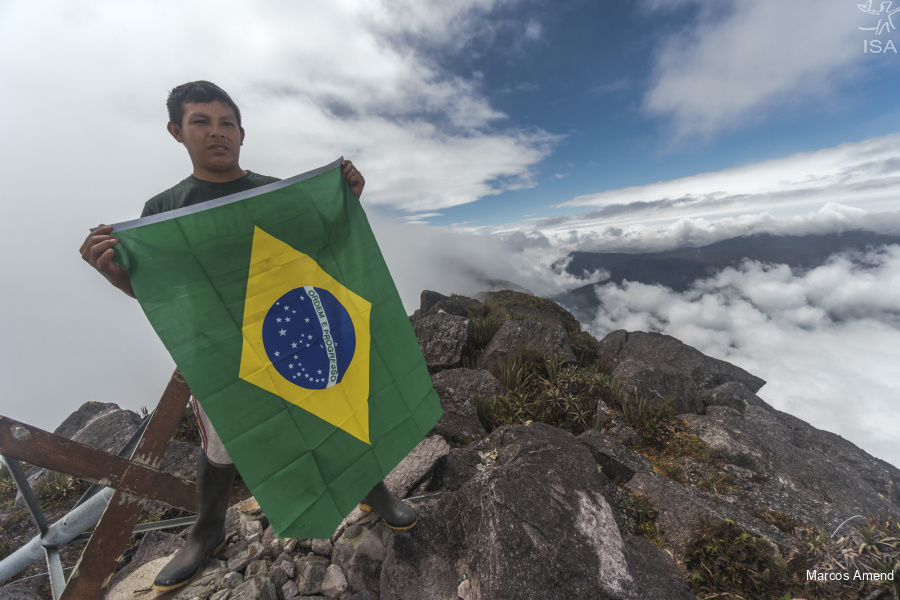 Pico da Neblina”, a nova série brasileira lança a questão: e se a erva  fosse legal? – NiT