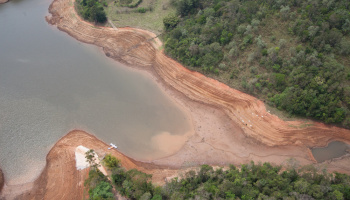 População de São Paulo abraça represa Guarapiranga em mobilização