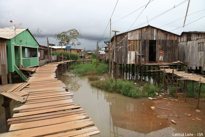  Em Altamira, 150 mil pessoas vivem sem rede de esgotos.