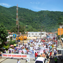 Caminhada em protesto contra a construção da hidrelétrica de Tijuco Alto, realizada em 14 de março de 2009
